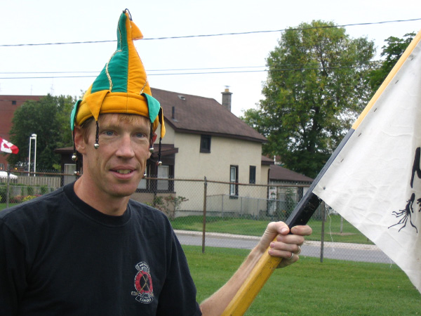 8386-mothers-bmtfl-greg-funky-hat-flag-sep25-2005