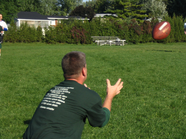 8466-bmtfl-keystorms-dejong-catching-oct02-20056