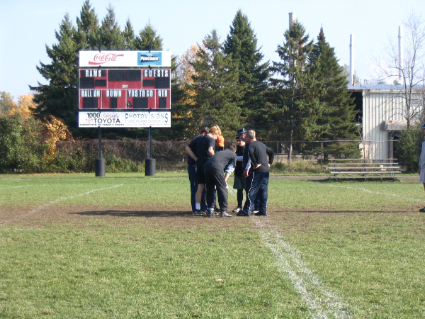 8911-bmtfl-mothers-in-the-huddle-oct30-2005
