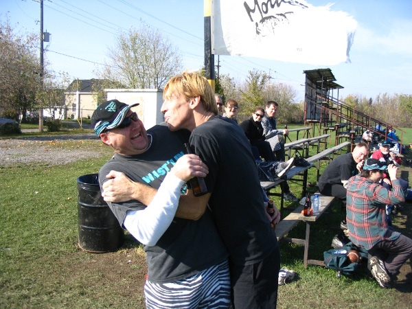 8964-bmtfl-mothers-leigh-thanked-by-greg-oct30-2005