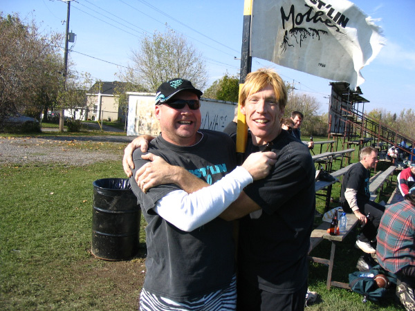 8965-bmtfl-greg-thanking-leigh-for-year-oct30-2005