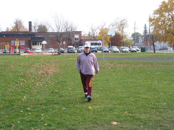 8999-bmtfl-monk-arriving-championship-nov05-2005