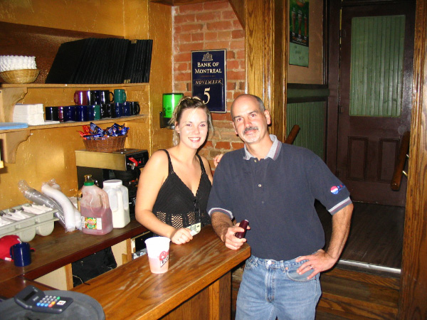 9243-bmtfl-waitress-and-paul-cauley-nov05-2005