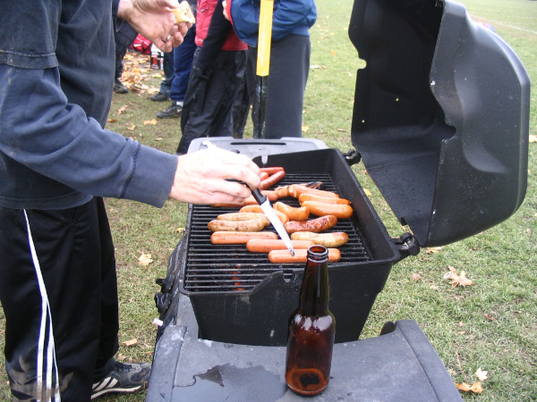 4183-bmtfl-greg-cooking-bbq-nov05-2006
