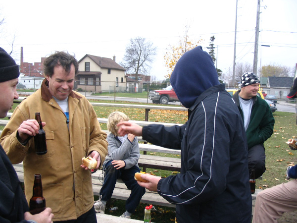 4191-bmtfl-hot-dogs-and-beer-nov05-2006
