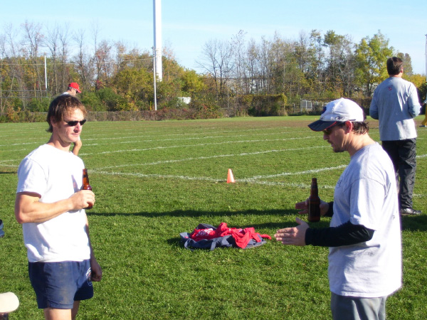 100_0808-bmtfl-sidelines-chat-oct08-2006