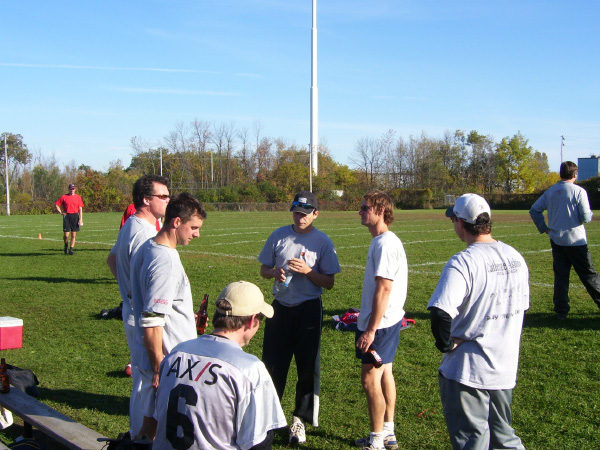 100_0809-bmtfl-discussing-the-game-oct08-2006