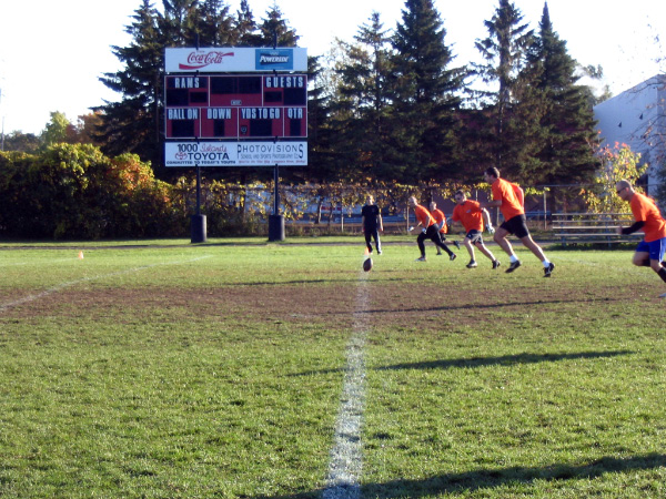 3789-bmtfl-bengals-kicking-oct08-2006