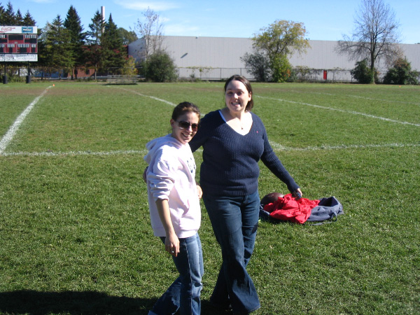 3888-bmtfl-showing-off-their-stuff-for-camera-oct08-2006