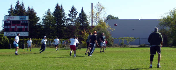 bmtfl0621-mothers-standing-opponents-running-sep09-2006