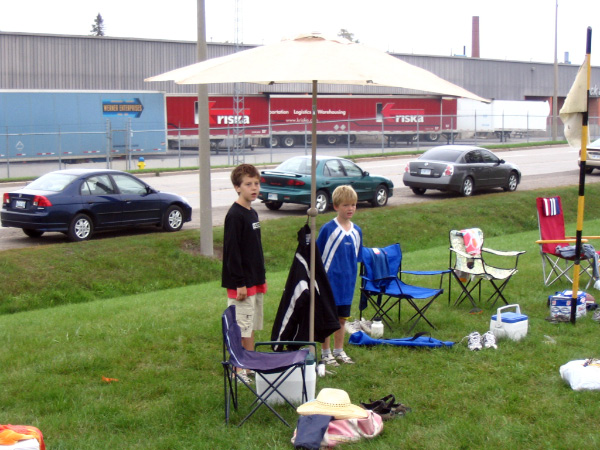 3412-BMTFL-young-mothers-beach-umbrella-sept17-2006