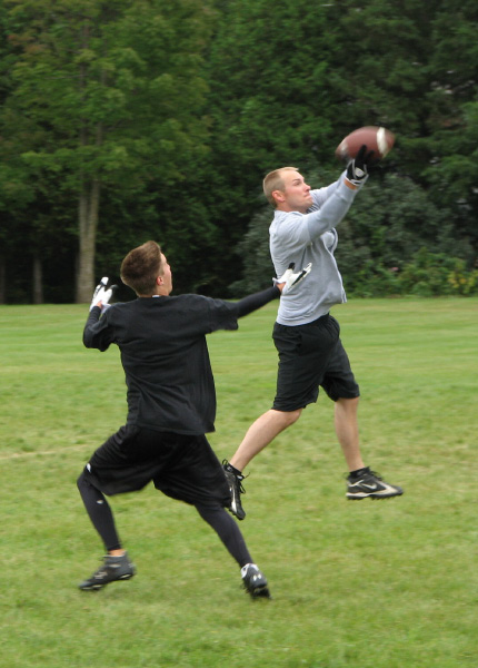 5152-BMTFL-mothers-vs-toolmen-toolmen-intercepting-mothers-sept21-2008